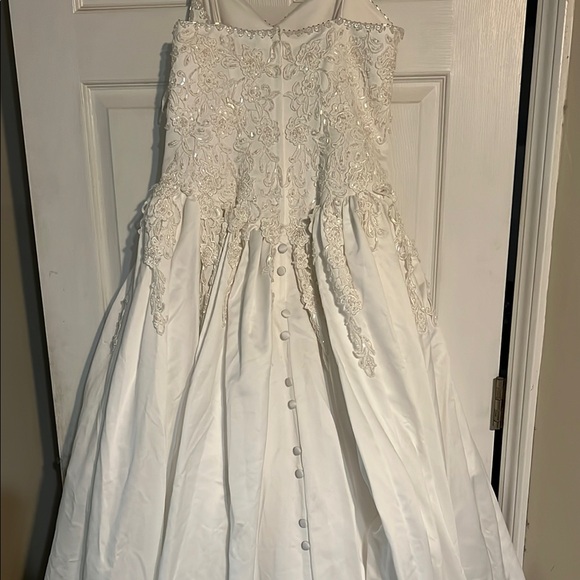 Elegant White Wedding Dress Size 12W, 006 - Picture 7 of 10